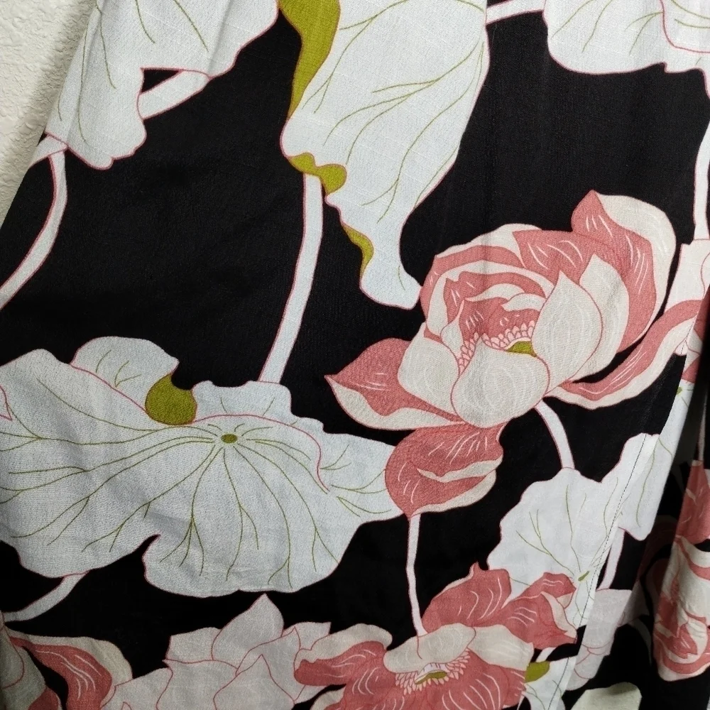 Cupcakes and Cashmere Chayene Floral Print Sleeveless Wrap Dress Size Small